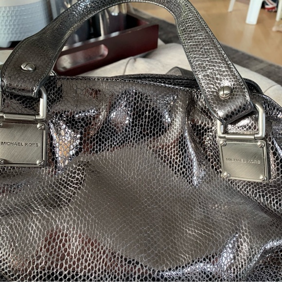 Michael Kors 1981 Platinum/Silver Metallic Leather Handbag - Picture 8 of 9